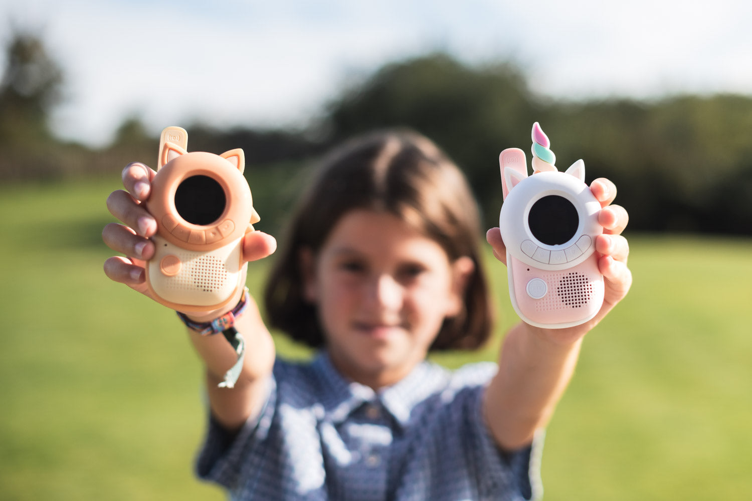 zoo walkie talkie set fox and unicorn, child is showing the walkie talkies