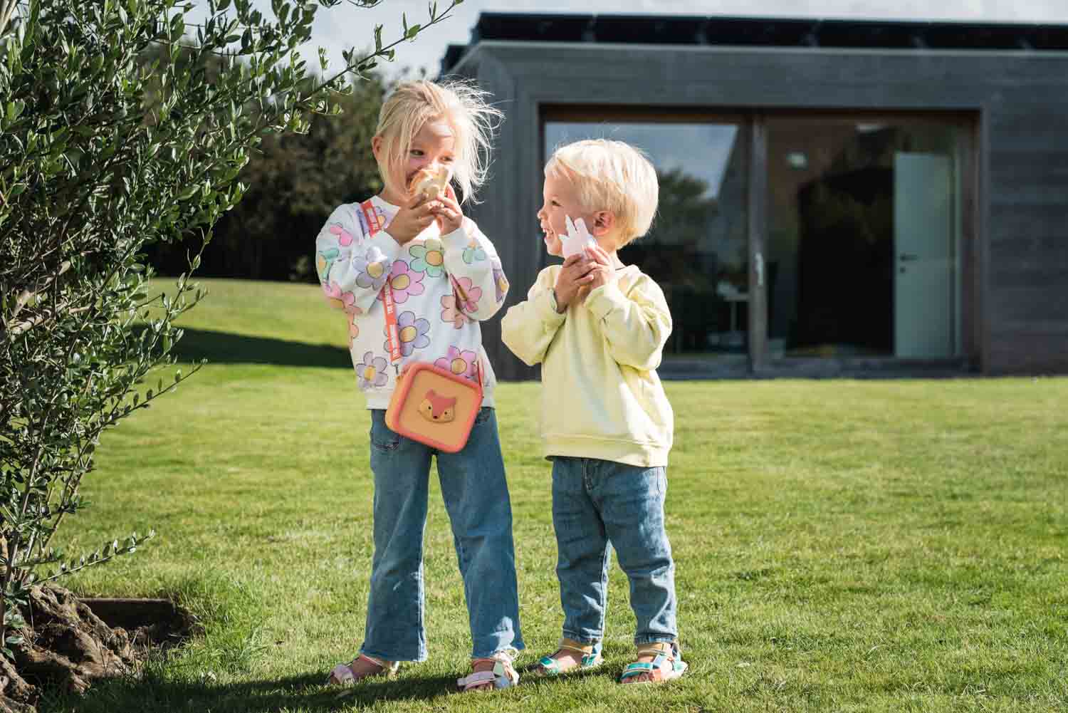 zoo walkie talkie set fox and unicorn, children are playing outside, one is speaking and the other is listening