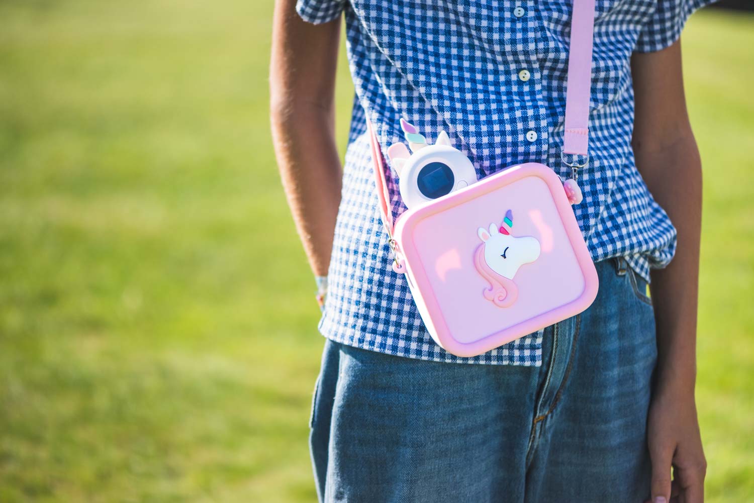 zoo walkie talkie unicorn, child has placed the walkie talkie in a silicon unicorn bag