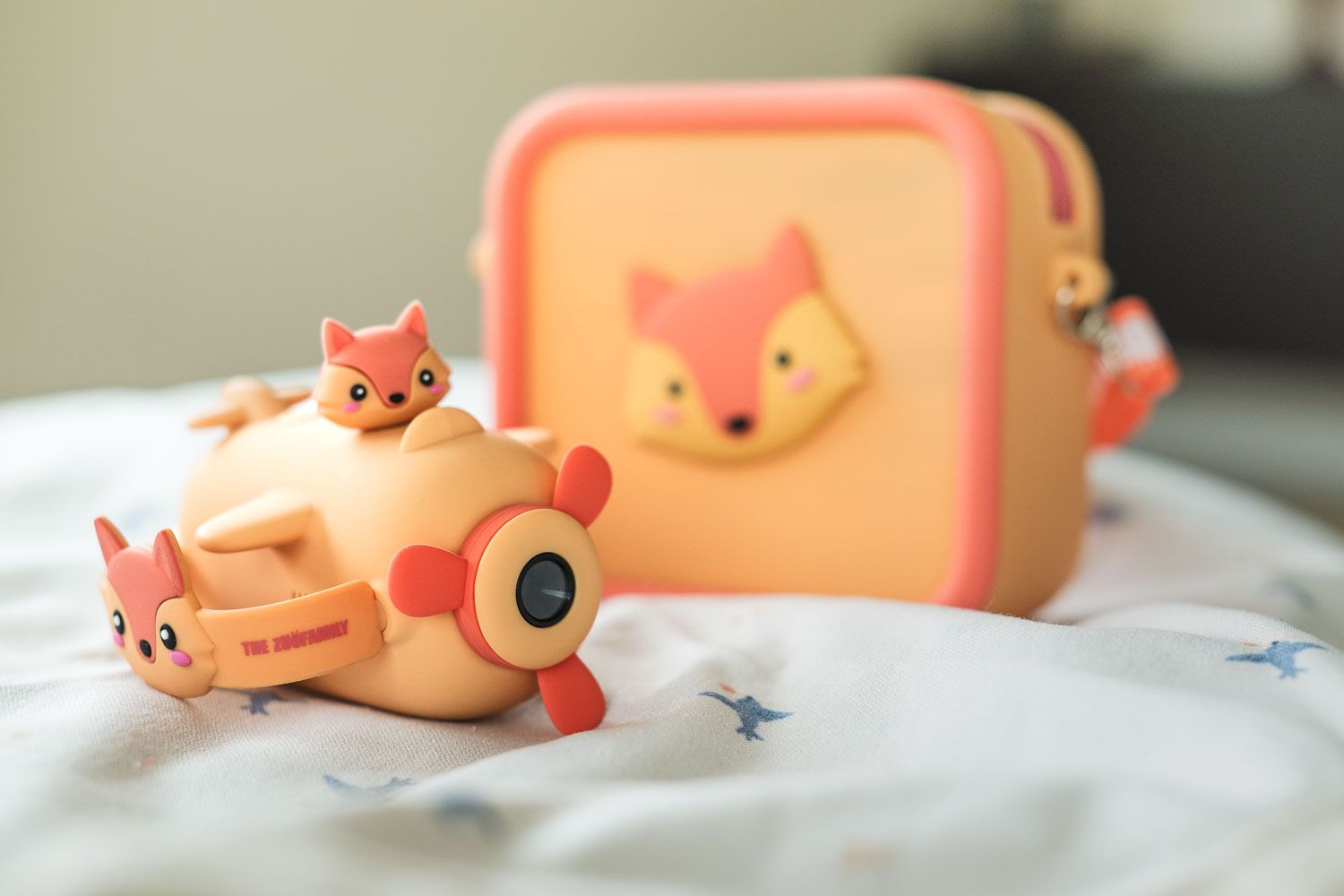 zoo video fox digital kids camera, on Play&Go mat with silicon fox bag