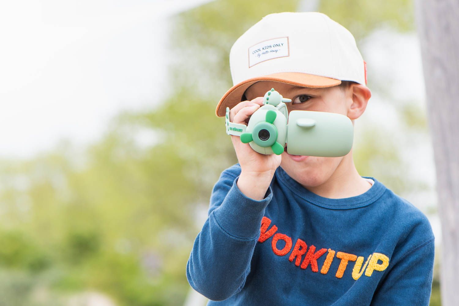 zoo video dino green digital kids camera, child is making a video outside