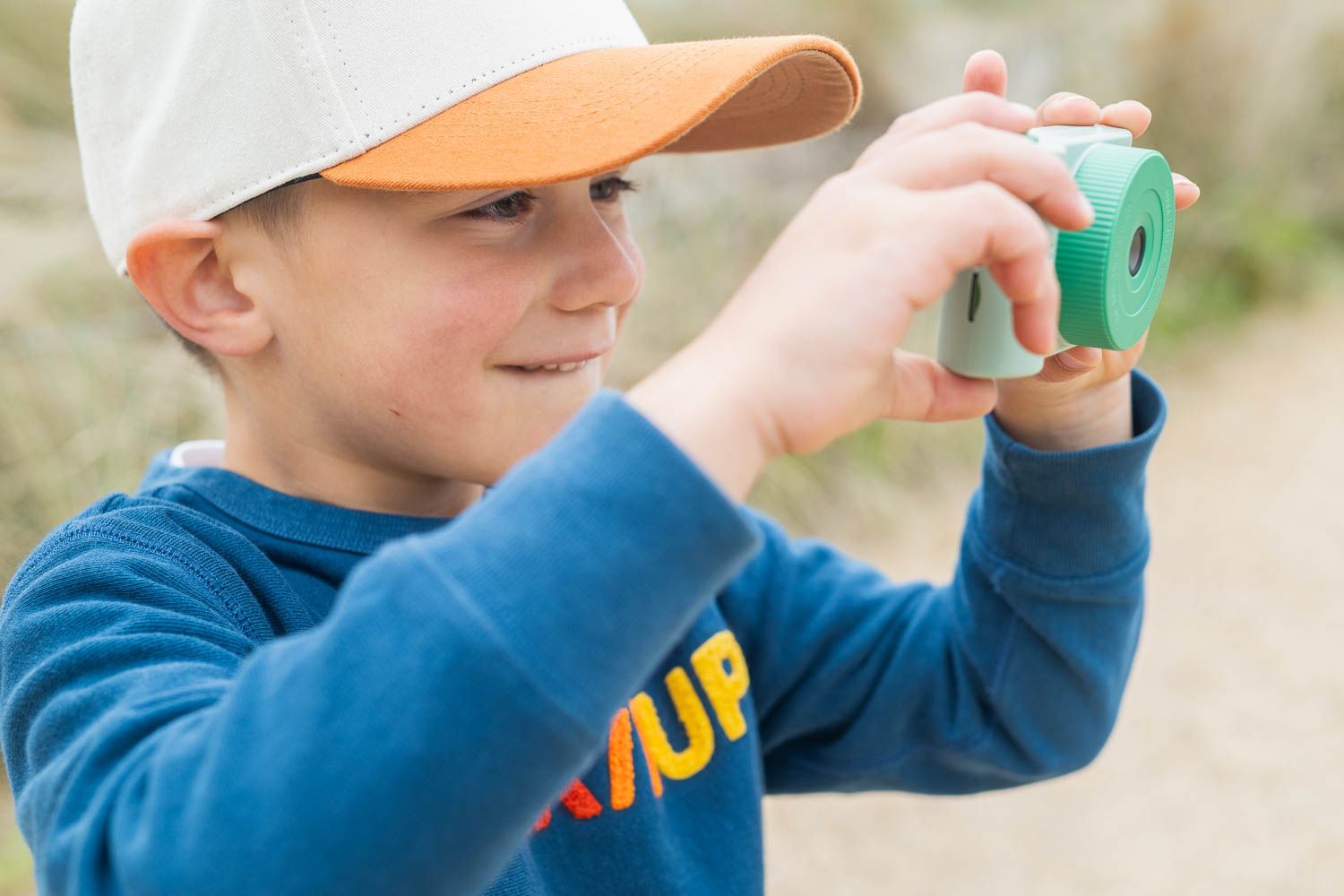 urban zoo dino green digital kids camera, child is taking a picture