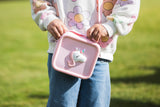 odalsilicon bag unicorn, child is closing the bag