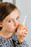 odalA girl kissing a Fox toothbrush