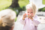 odalfox kids camera, child taking picture of mom